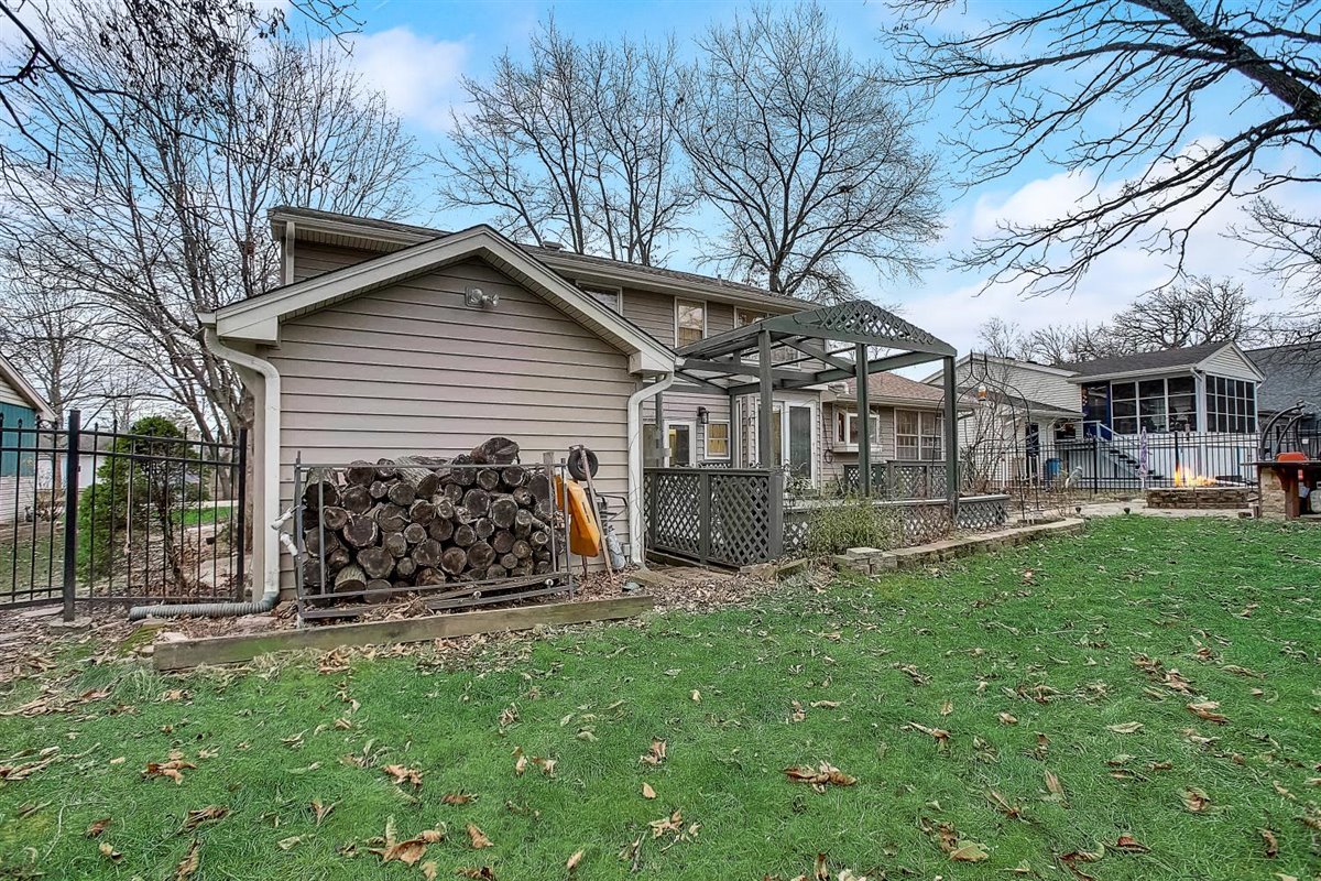 379 Hickory Road Lake Zurich, IL 60047 - Photo 42 of 47