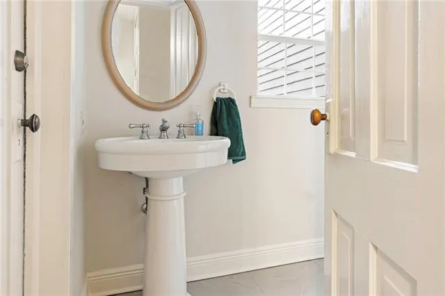 $3,600 | 1927 Napoleon Avenue, New Orleans, LA 70115