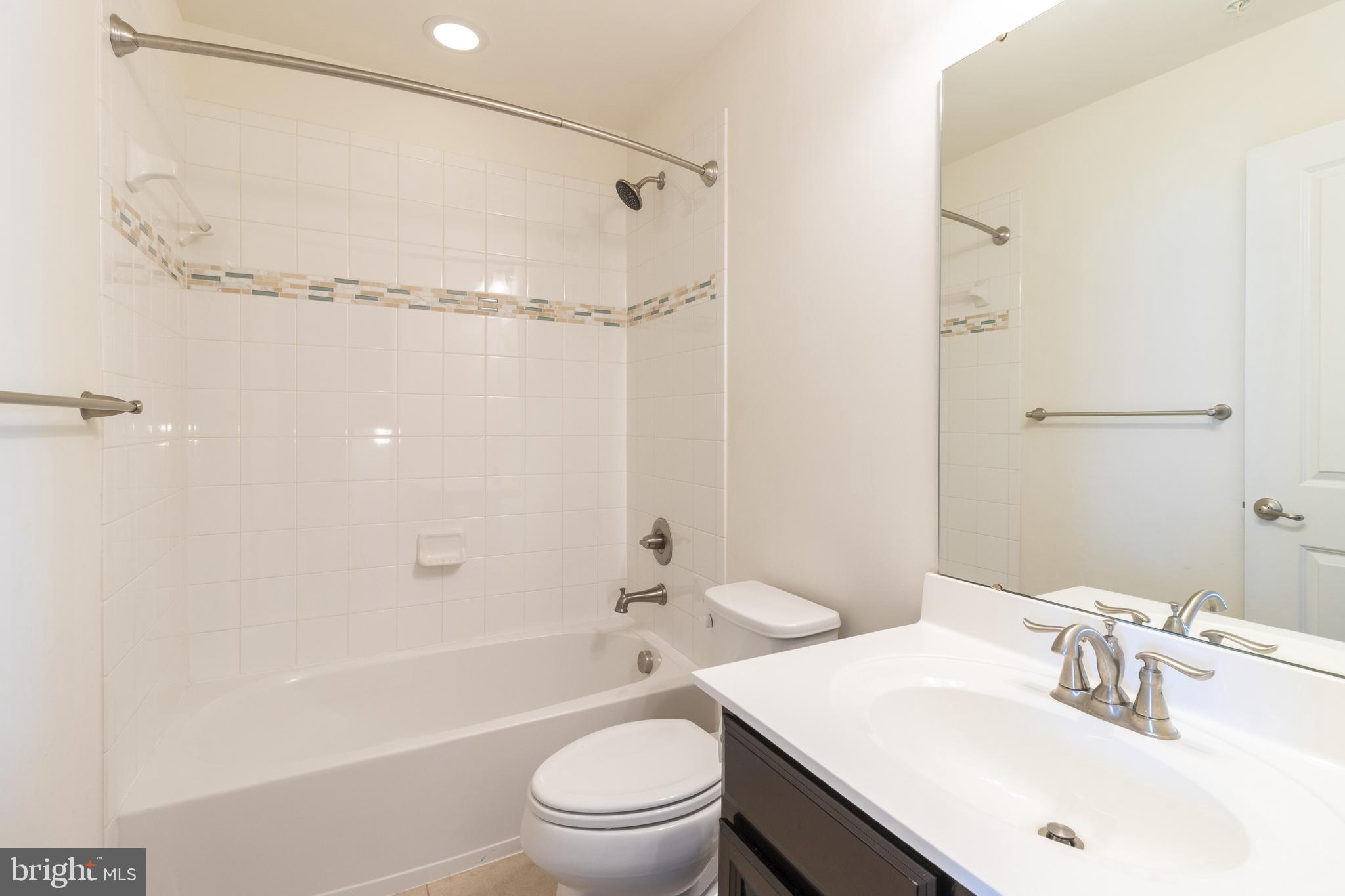 1044 Ramble Run Road Baltimore, MD 21220 - Photo 28 of 37 Hallway full bath