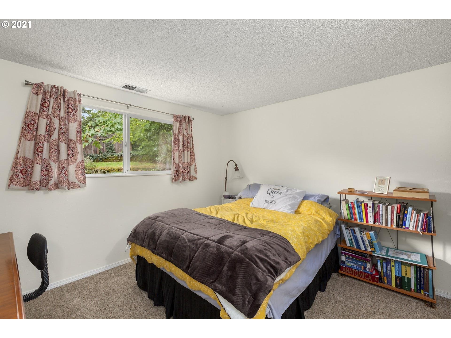 9510 Southwest 53rd Avenue Portland, OR 97219 - Photo 11 of 27 Gallery Image 11