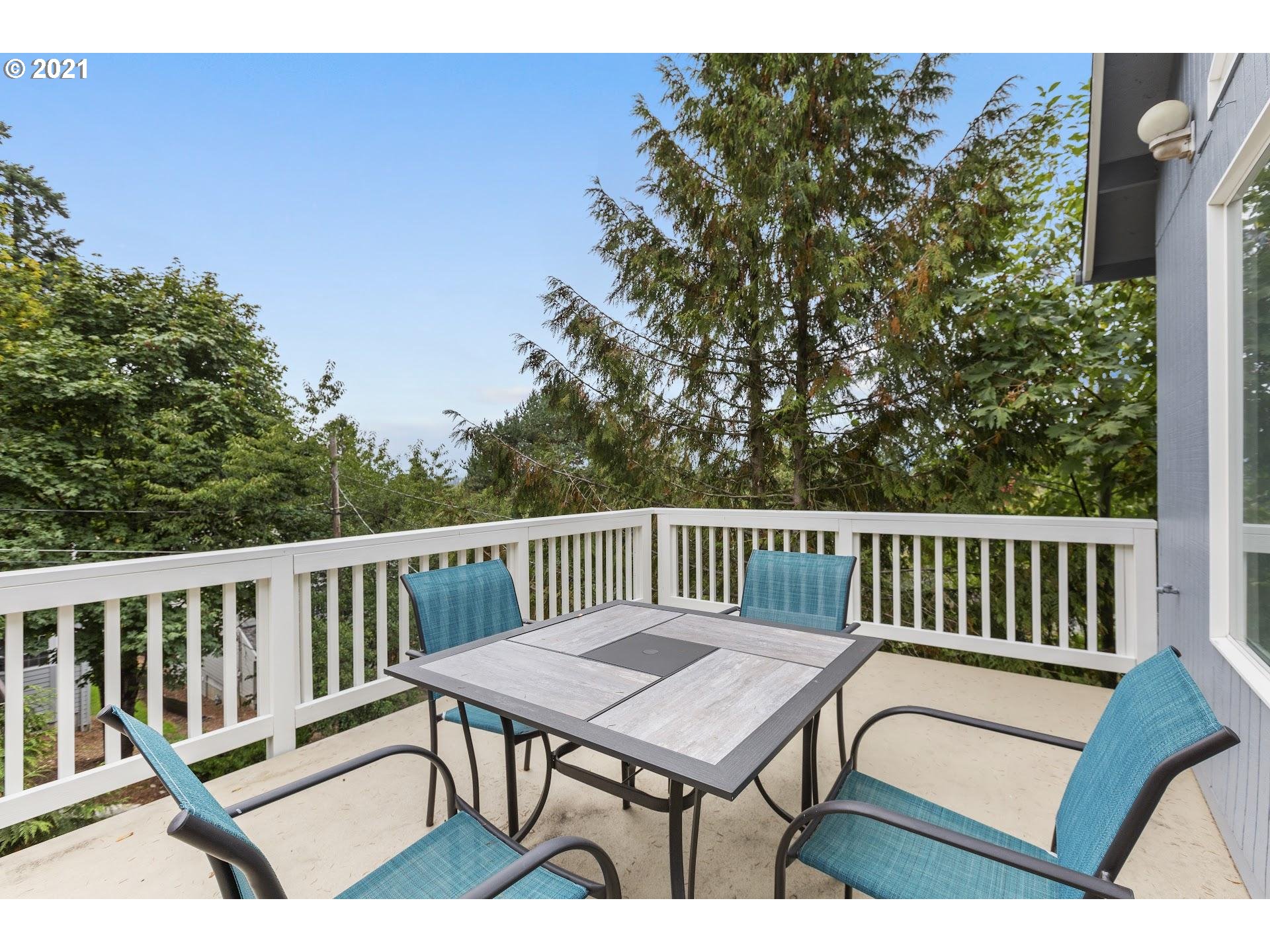 9510 Southwest 53rd Avenue Portland, OR 97219 - Photo 12 of 27 Gallery Image 12