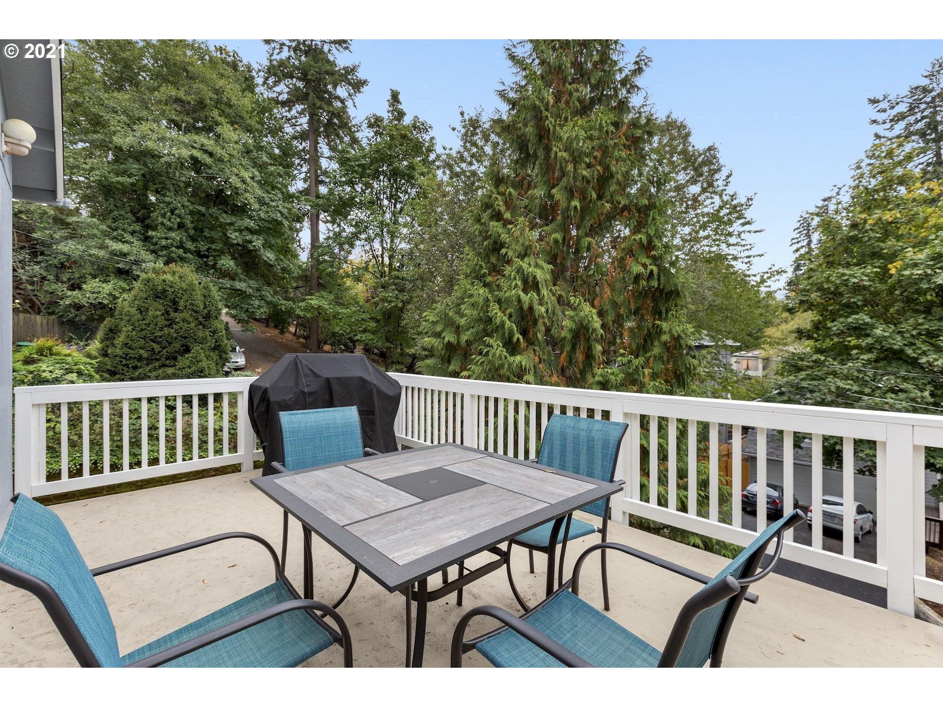 9510 Southwest 53rd Avenue Portland, OR 97219 - Photo 13 of 27 Gallery Image 13