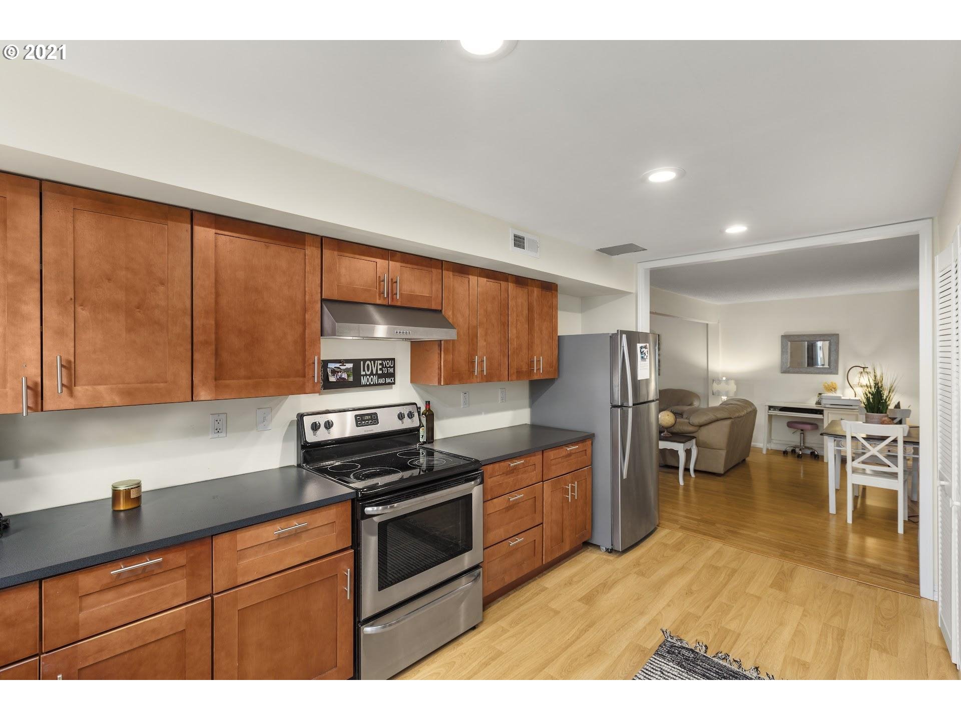 9510 Southwest 53rd Avenue Portland, OR 97219 - Photo 14 of 27 Gallery Image 14