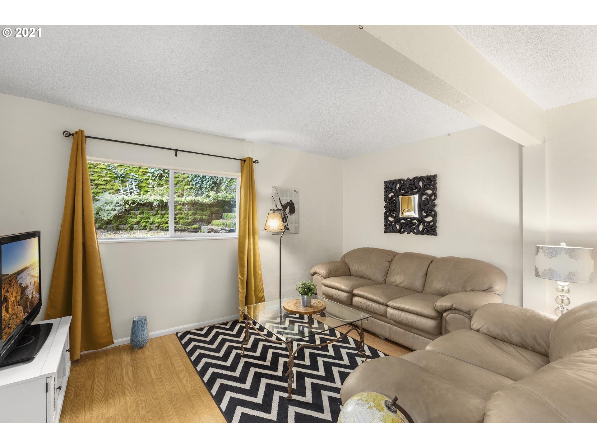 9510 Southwest 53rd Avenue Portland, OR 97219 - Photo 17 of 27 Gallery Image 17