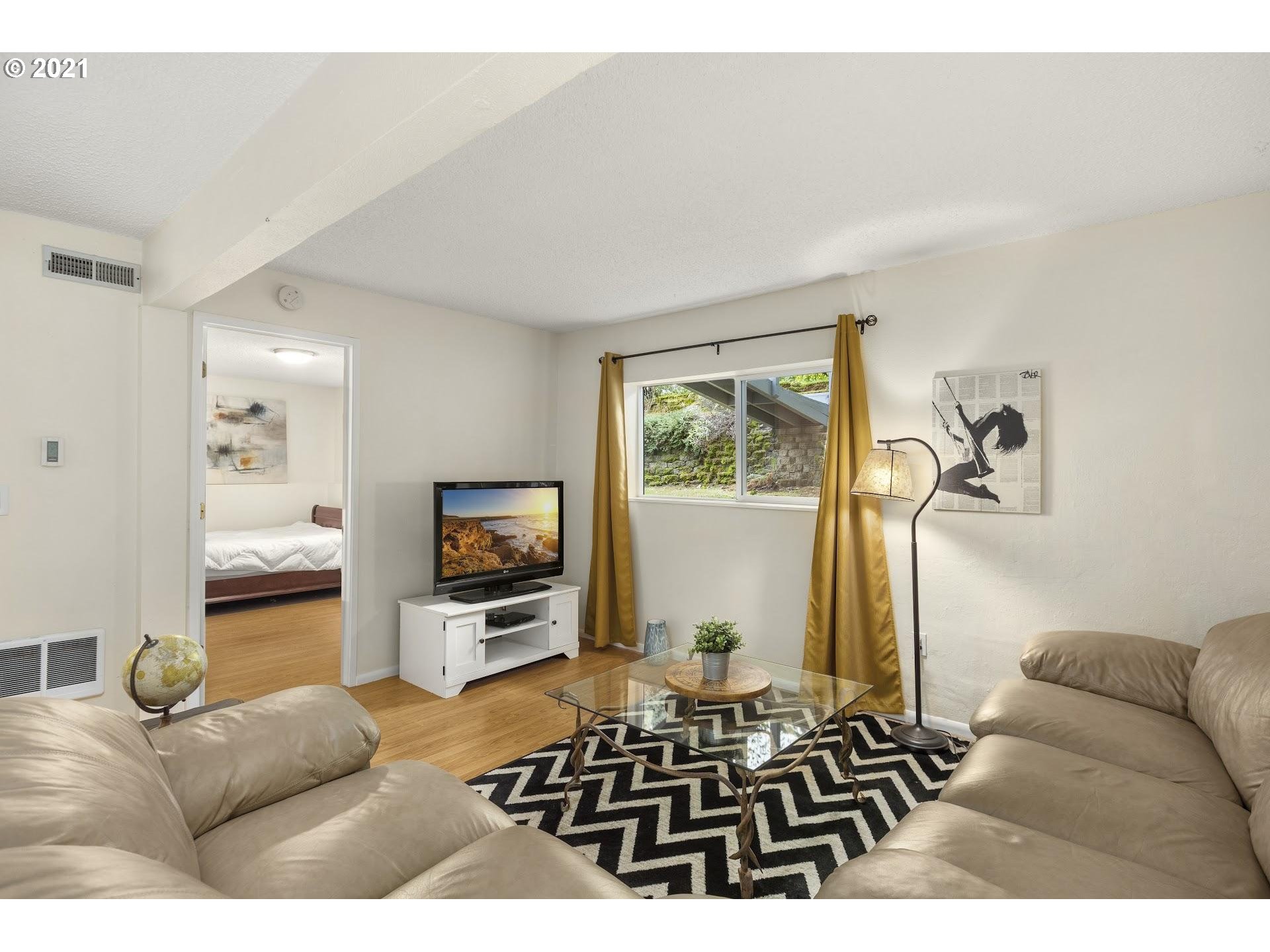 9510 Southwest 53rd Avenue Portland, OR 97219 - Photo 19 of 27 Gallery Image 19
