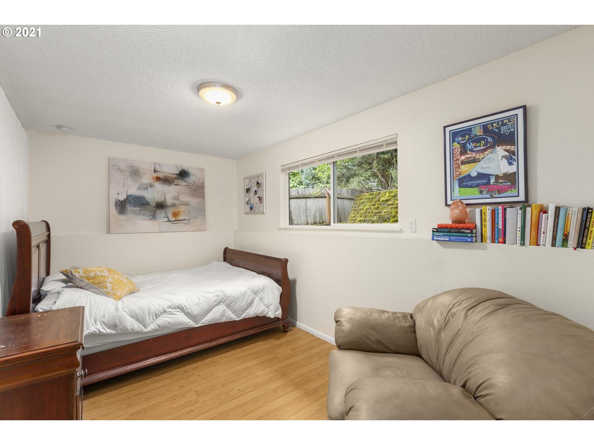 9510 Southwest 53rd Avenue Portland, OR 97219 - Photo 20 of 27 Gallery Image 20