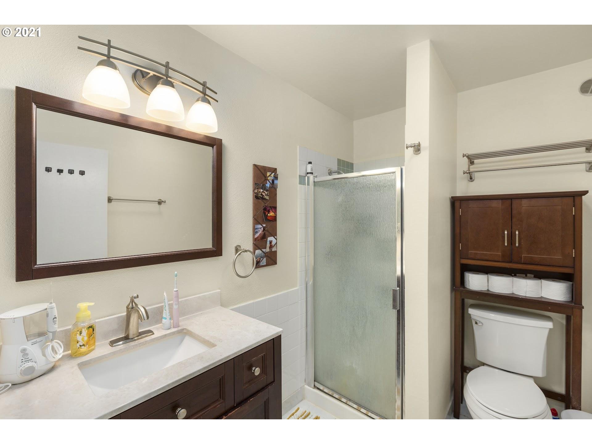 9510 Southwest 53rd Avenue Portland, OR 97219 - Photo 21 of 27 Gallery Image 21