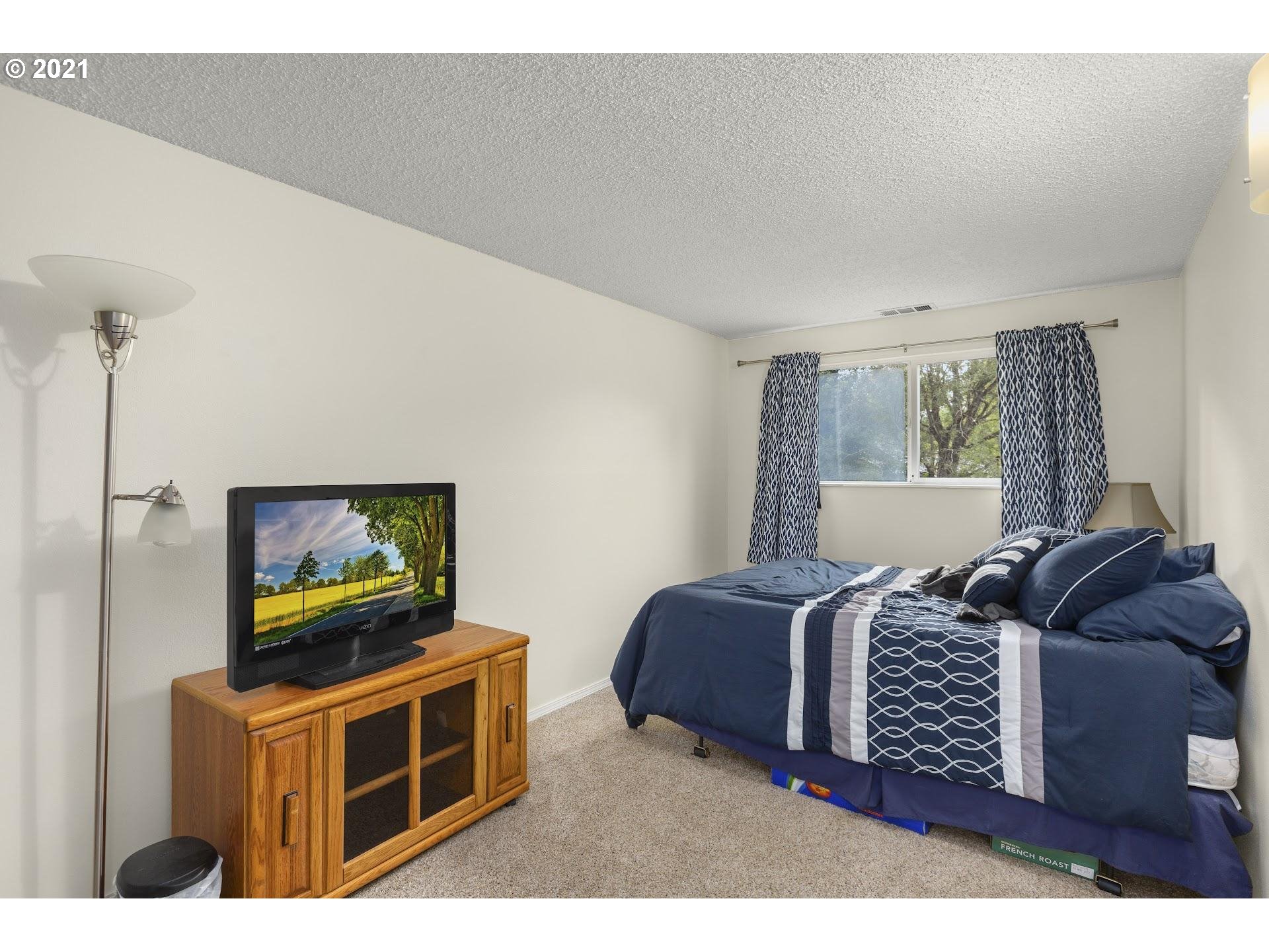 9510 Southwest 53rd Avenue Portland, OR 97219 - Photo 9 of 27 Gallery Image 9