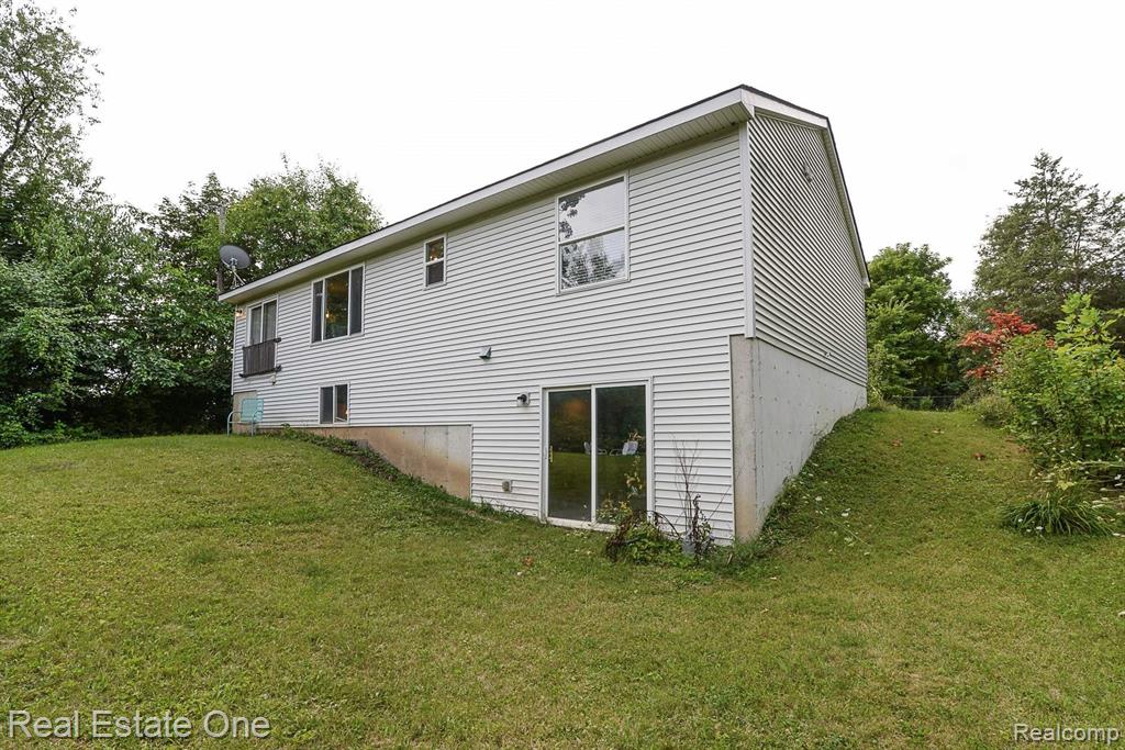 1309 Sleeth Road Commerce Township, MI 48382 - Photo 4 of 34
