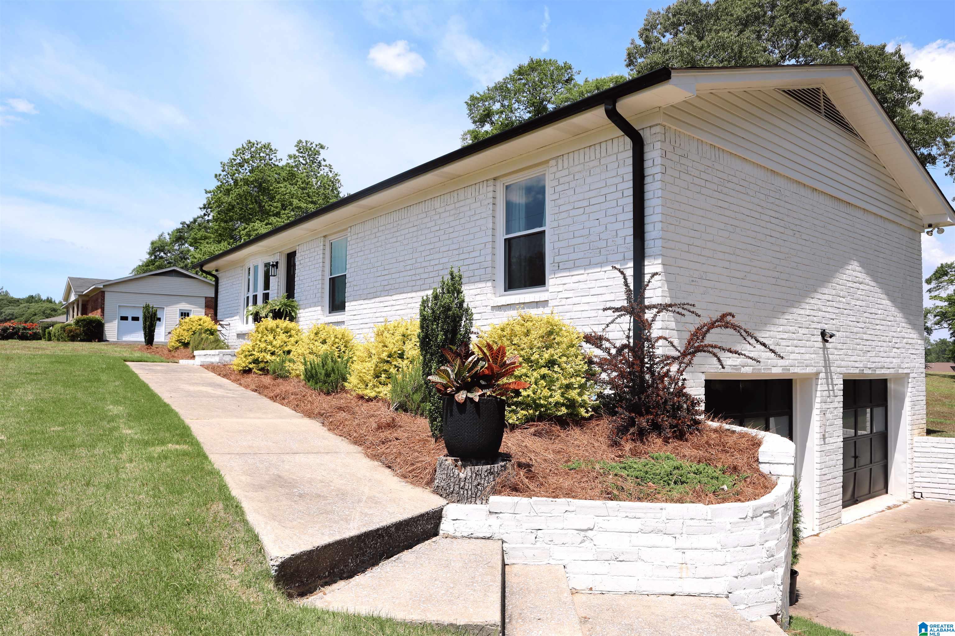 110 Crestview Drive Clanton, AL 35045 - Photo 3 of 20