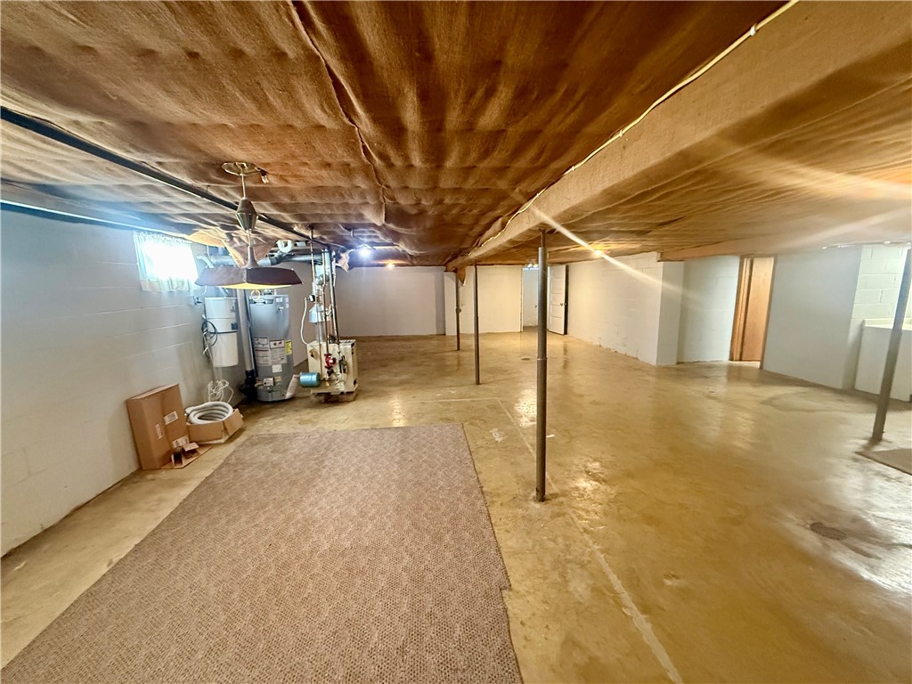 412 Panola Street Georgetown, IL 61846 - Photo 41 of 42 a view of a room with gym equipment