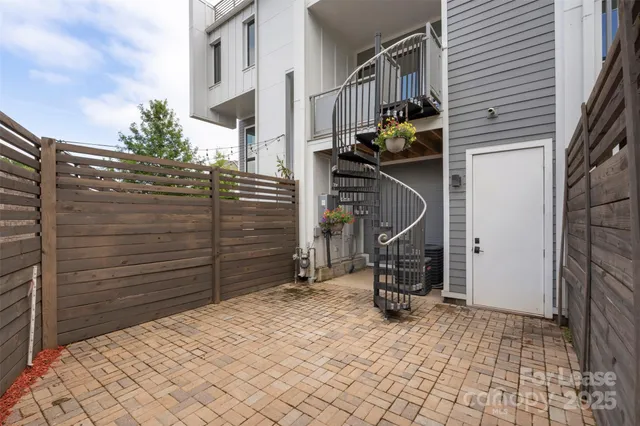 a picture of city view