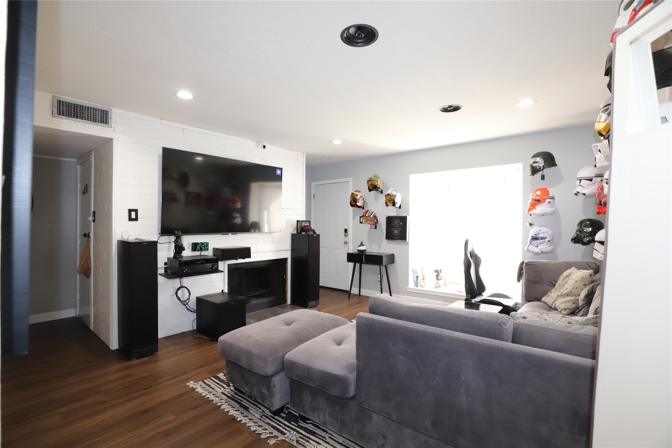 2103 Place Rebecca Lane, Unit D6 Houston, TX 77090 - Photo 2 of 31 a living room with furniture and a flat screen tv