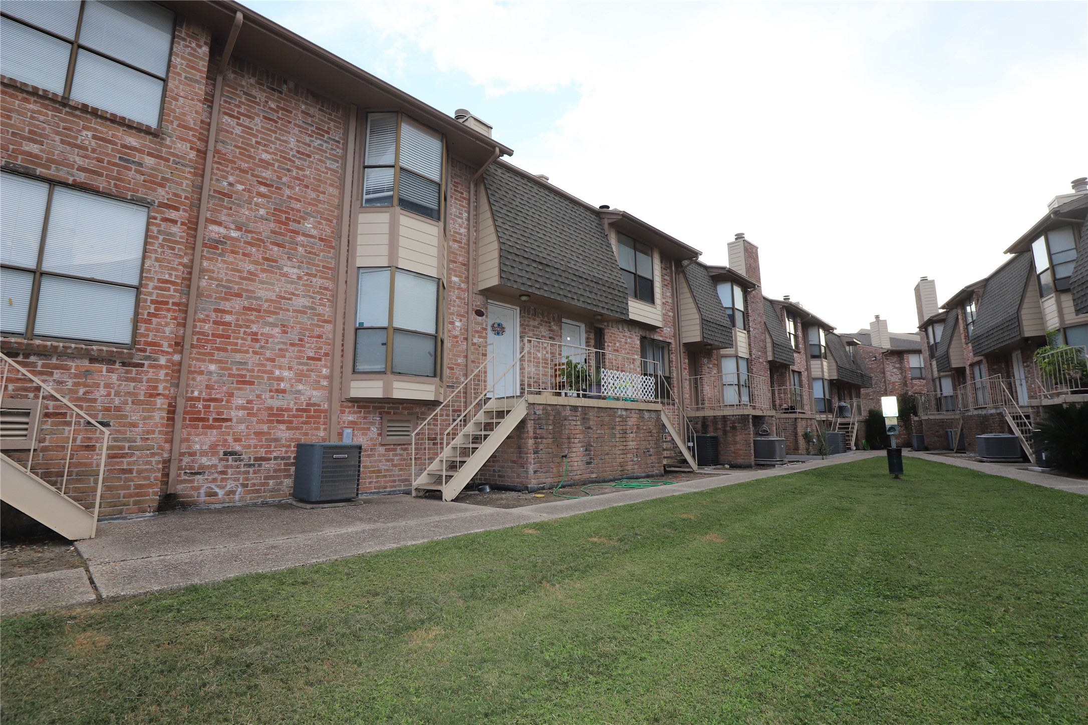 2103 Place Rebecca Lane, Unit D6 Houston, TX 77090 - Photo 25 of 31 a view of a house with a yard