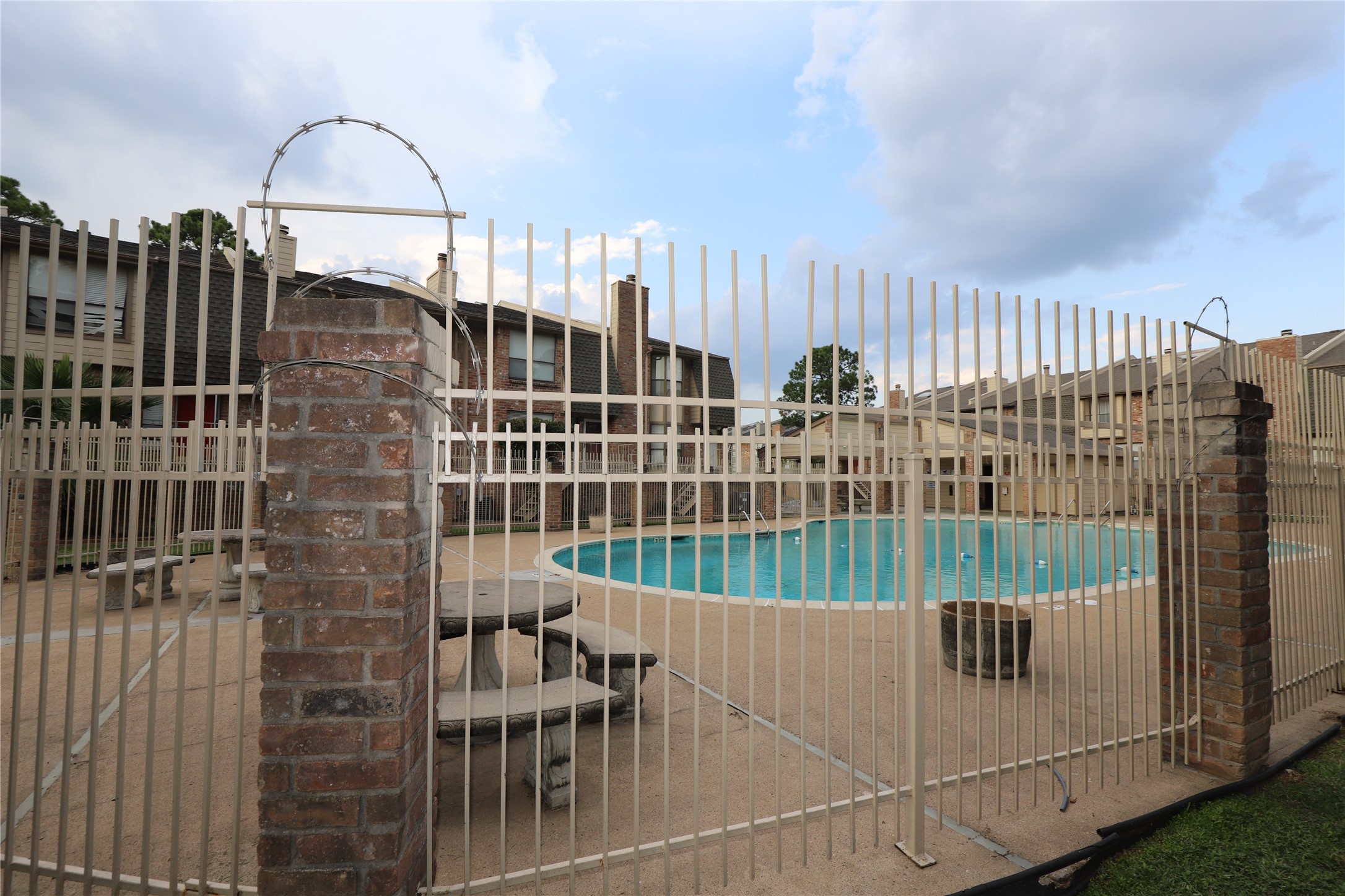 2103 Place Rebecca Lane, Unit D6 Houston, TX 77090 - Photo 27 of 31 a view of balcony