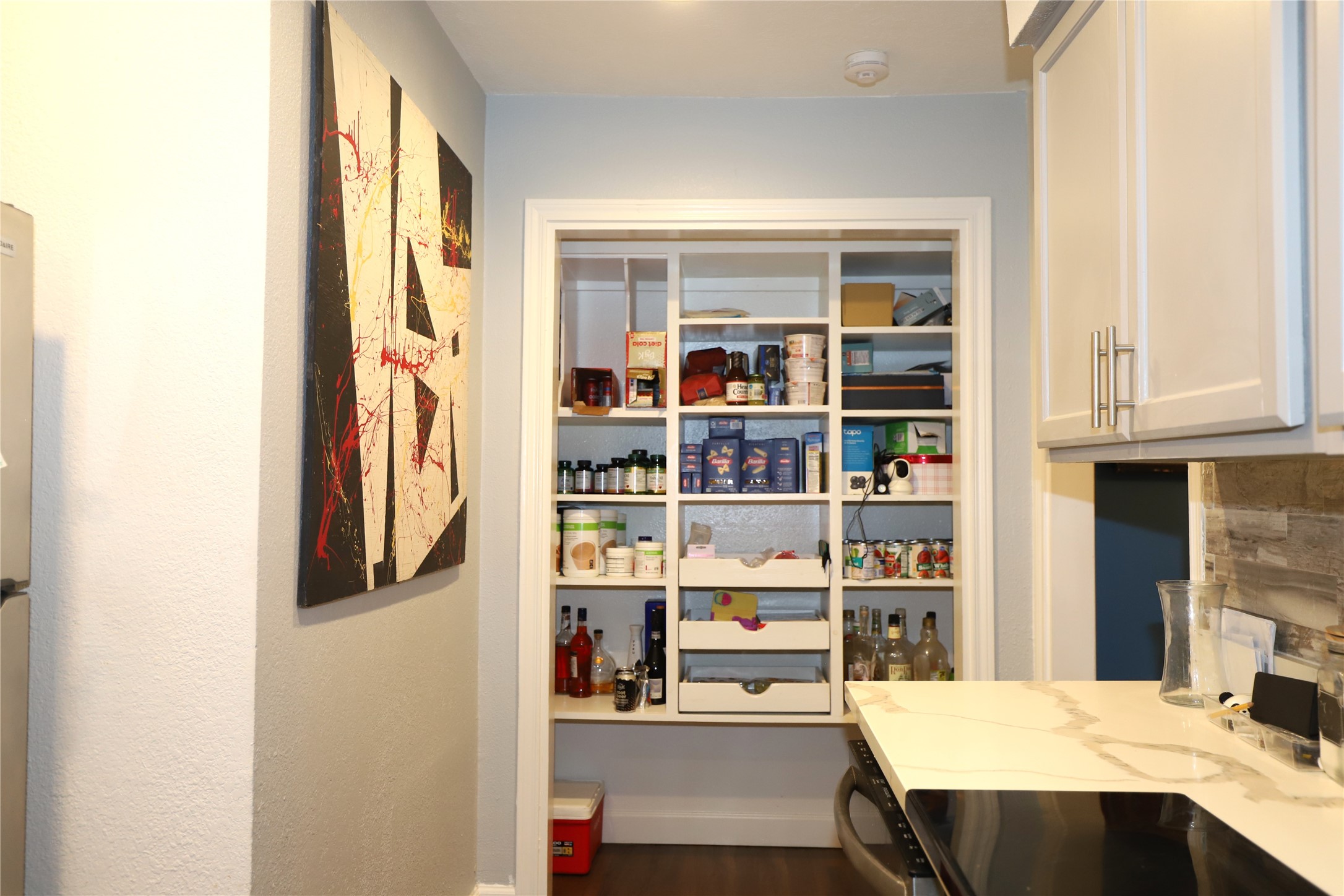 2103 Place Rebecca Lane, Unit D6 Houston, TX 77090 - Photo 9 of 31 a room with a workspace