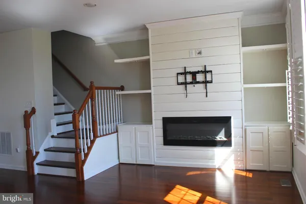 $3,350 | 23261 Carters Meadow Terrace, Ashburn, VA 20148