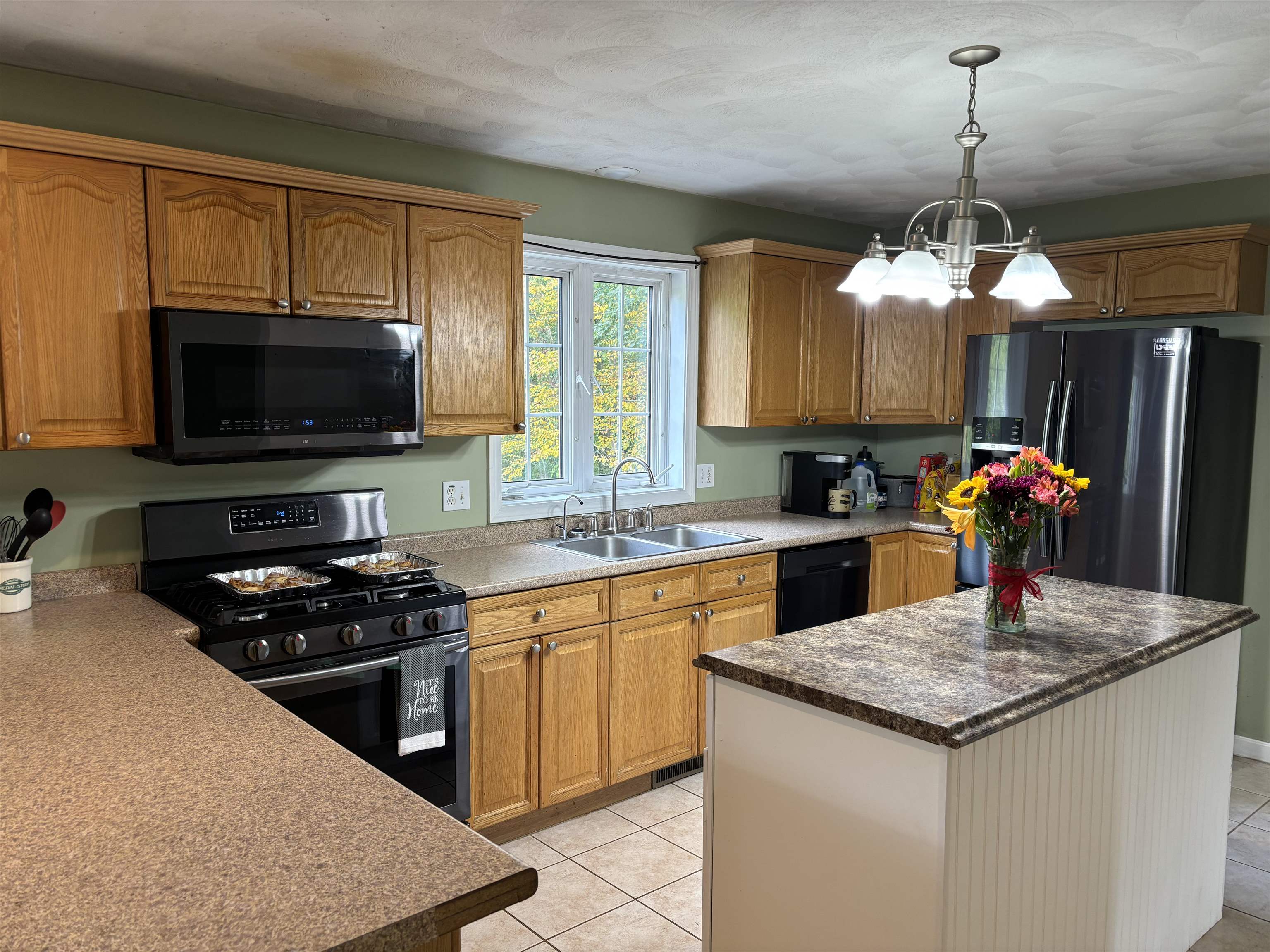 17 Deer Hill Circle Pelham, NH 03076 - Photo 4 of 54