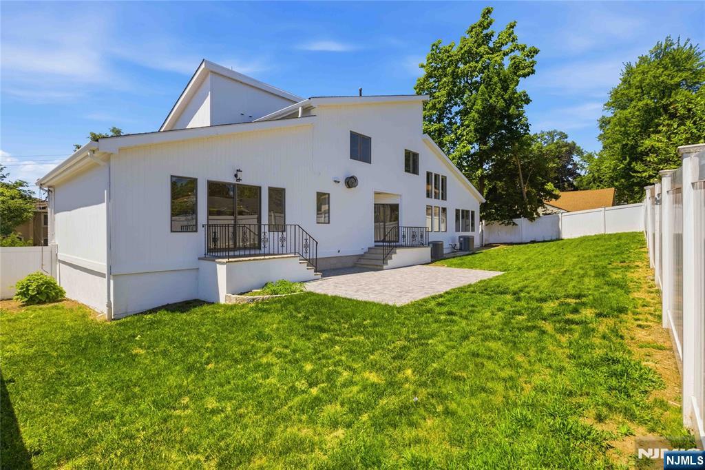 131 Haase Avenue Paramus, NJ 07652 - Photo 45 of 50