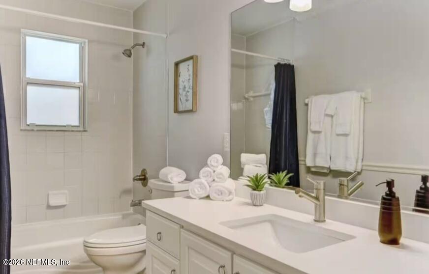 3820 Myrtle Street St. Augustine, FL 32084 - Photo 13 of 19 Guest Bathroom
