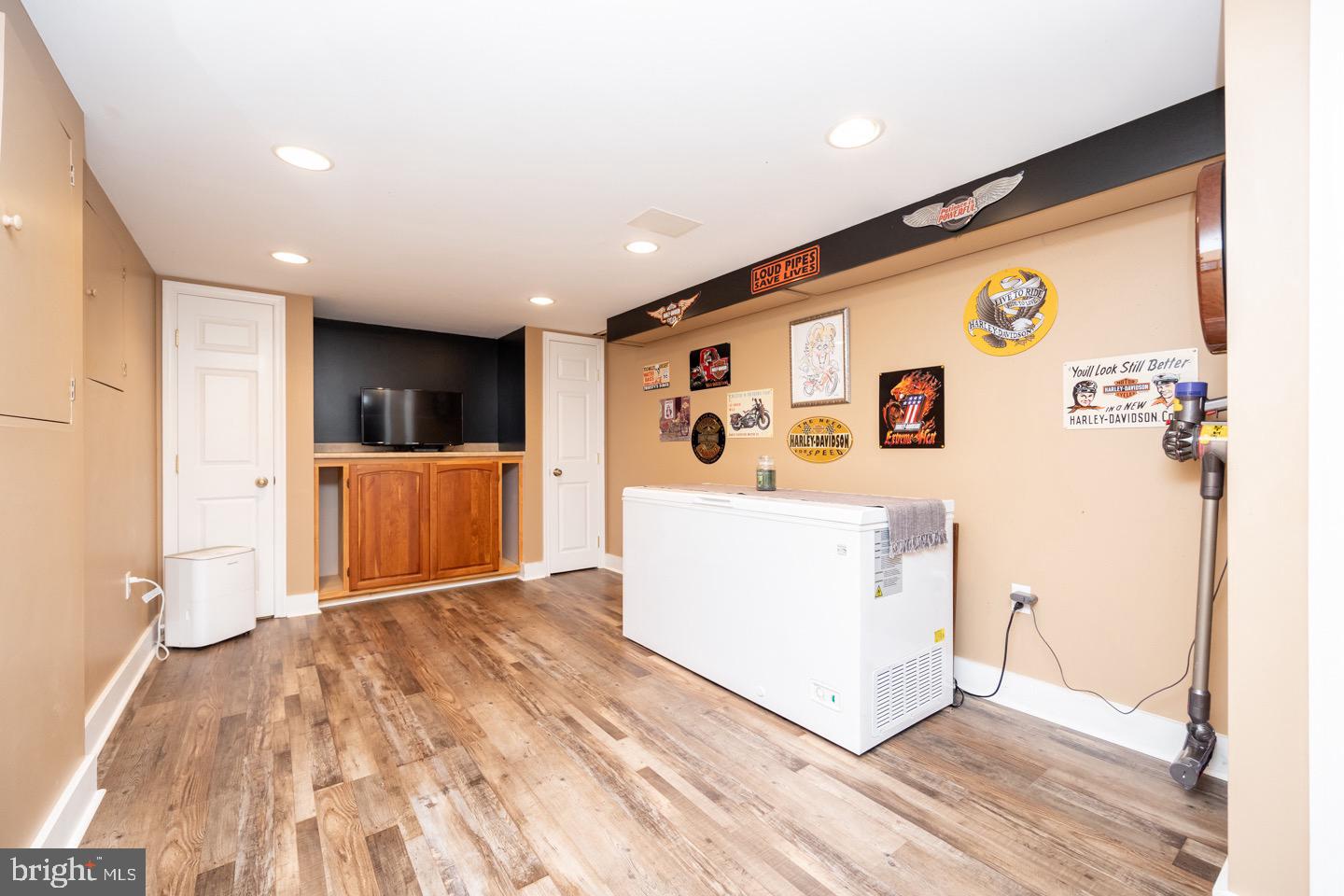 4221 Blair Mill Road Hatboro, PA 19040 - Photo 30 of 42 a kitchen with stainless steel appliances a refrigerator and a stove top oven