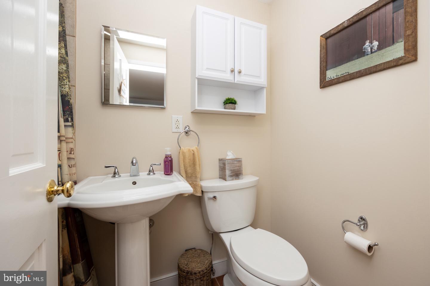 4221 Blair Mill Road Hatboro, PA 19040 - Photo 33 of 42 a bathroom with a toilet sink and mirror