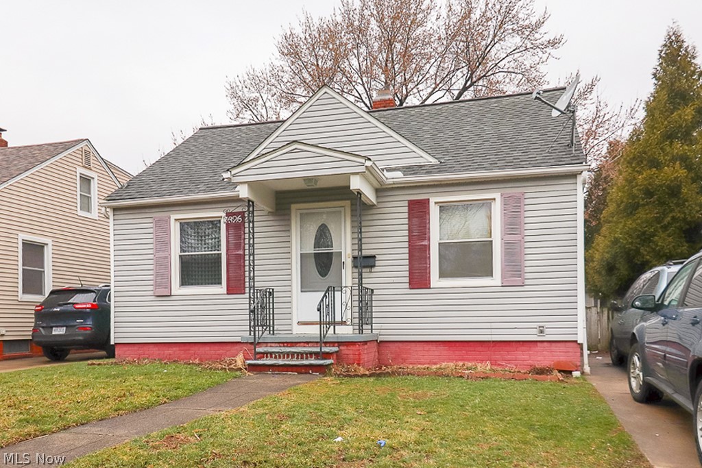 4326 Redding Road Cleveland, OH 44109 - Photo 2 of 33