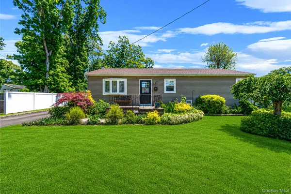 $650,000 | 9 Sylvan Street, Bay Shore, NY 11706