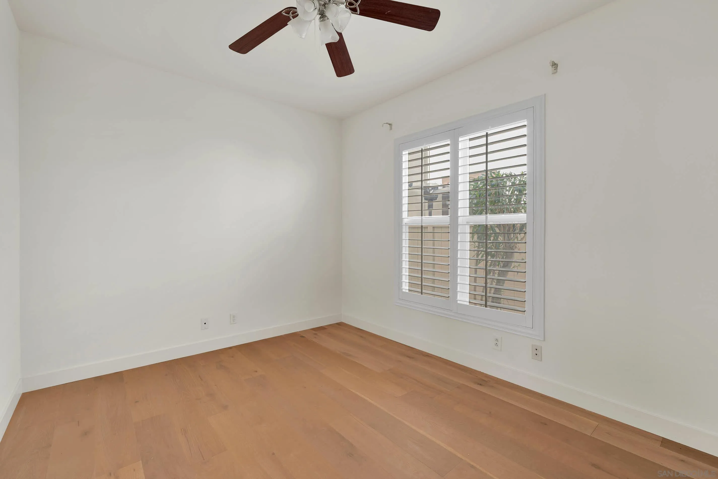 45441 Camino Monzon Temecula, CA 92592 - Photo 27 of 53 an empty room with a window