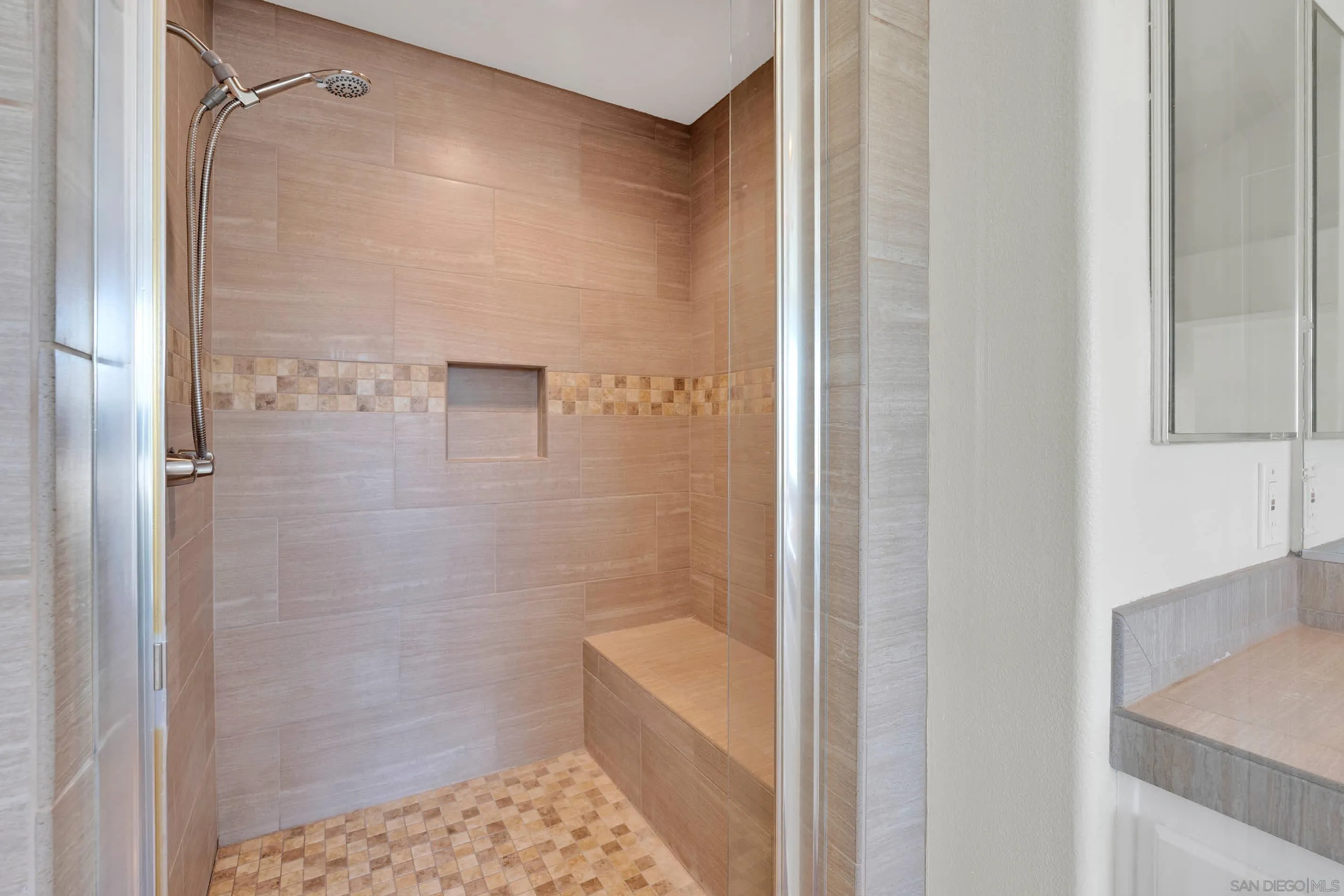 45441 Camino Monzon Temecula, CA 92592 - Photo 37 of 53 a bathroom with a bathtub