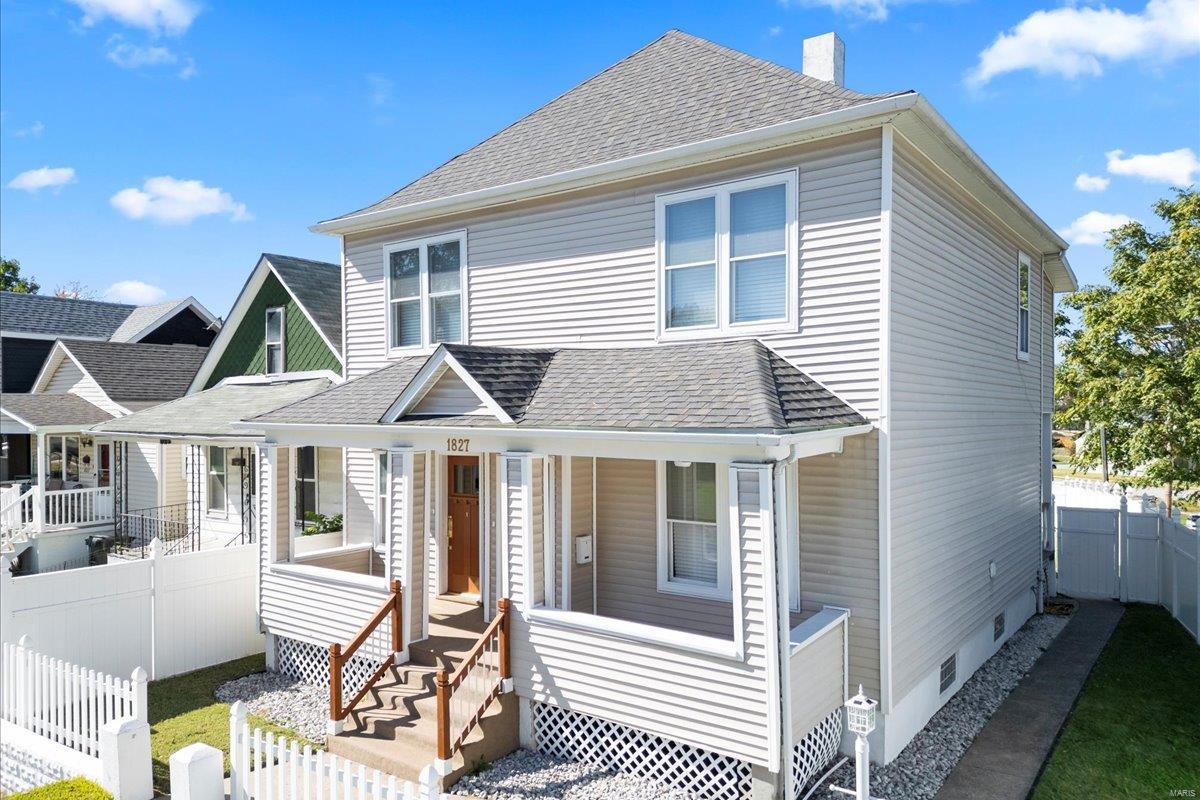 1827 Edwardsville Road Madison, IL 62060 - Photo 1 of 57
