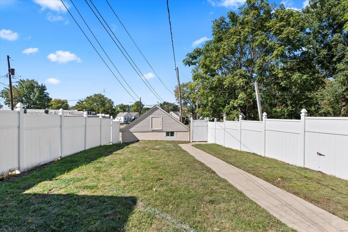 1827 Edwardsville Road Madison, IL 62060 - Photo 50 of 57