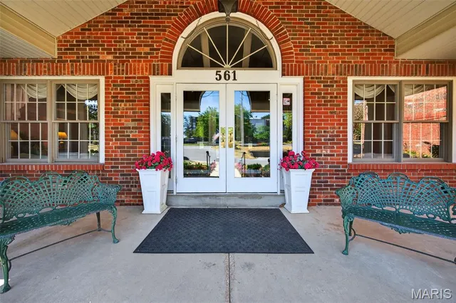 $240,000 | 561 Sarah Lane, Unit 204, St. Louis, MO 63141