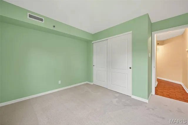 $240,000 | 561 Sarah Lane, Unit 204, St. Louis, MO 63141