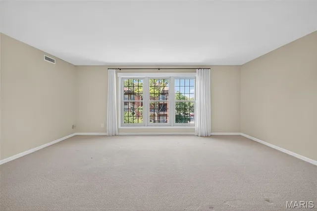 $240,000 | 561 Sarah Lane, Unit 204, St. Louis, MO 63141