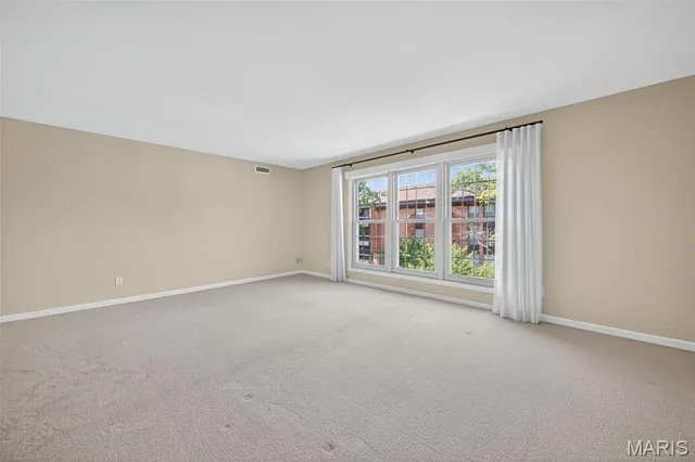 $240,000 | 561 Sarah Lane, Unit 204, St. Louis, MO 63141