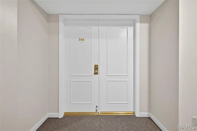 $240,000 | 561 Sarah Lane, Unit 204, St. Louis, MO 63141