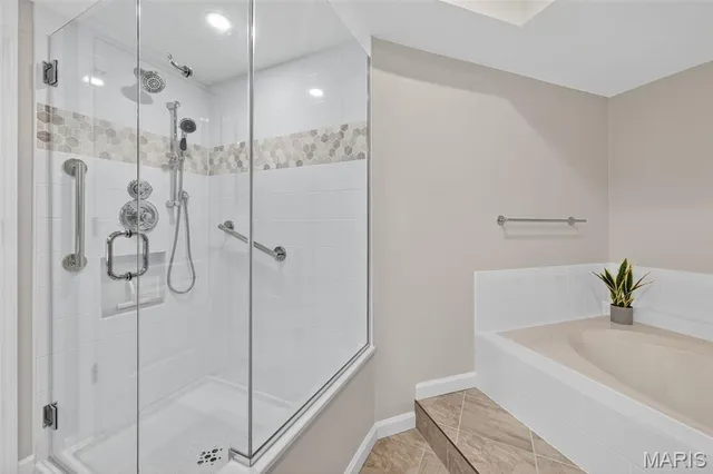 $240,000 | 561 Sarah Lane, Unit 204, St. Louis, MO 63141