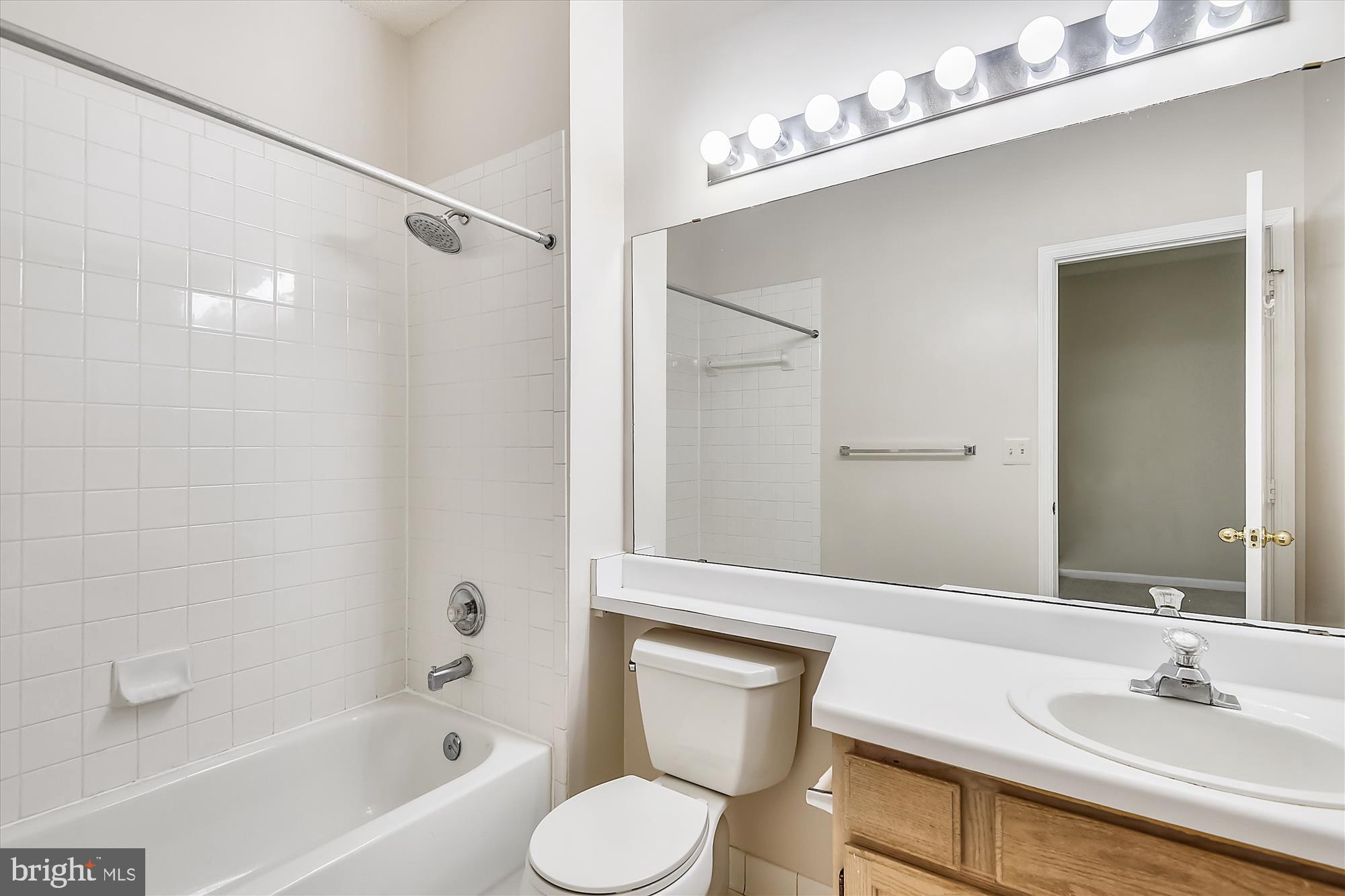 1716 Lake Shore Crest Drive, Unit 5 Reston, VA 20190 - Photo 8 of 27 Primary Bath