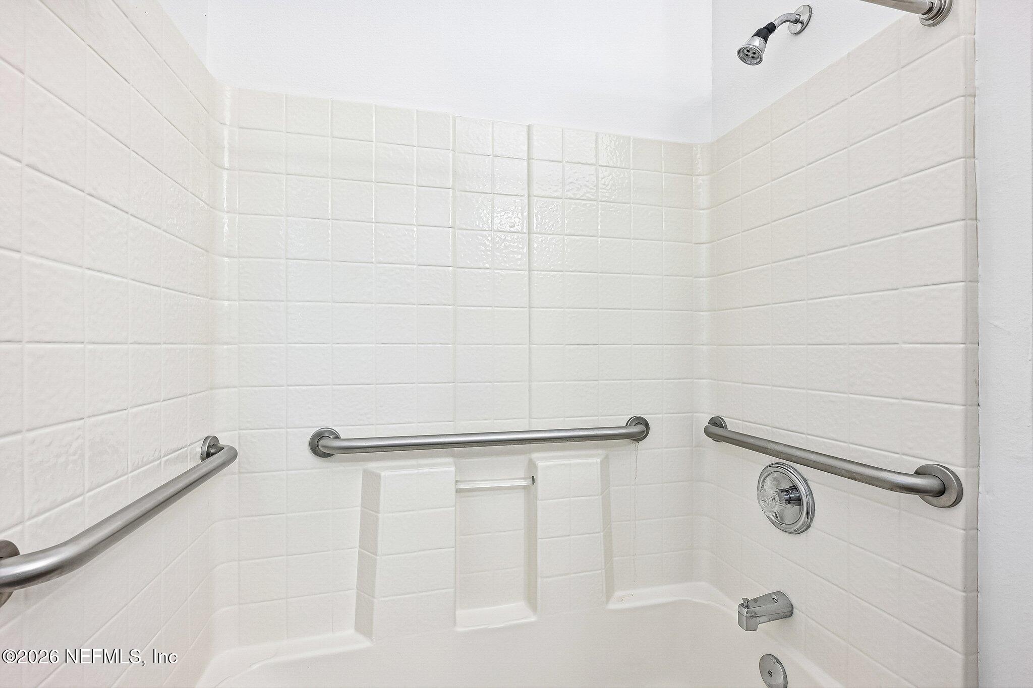 10550 Baymeadows Road, Unit 303 Jacksonville, FL 32256 - Photo 20 of 41 Guest Bath/Shower