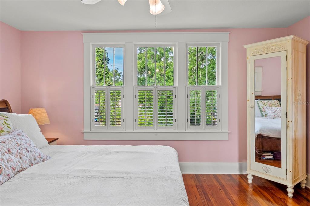 212 South Coolidge Avenue Tampa, FL 33609 - Photo 18 of 37 a bedroom with a bed and a window