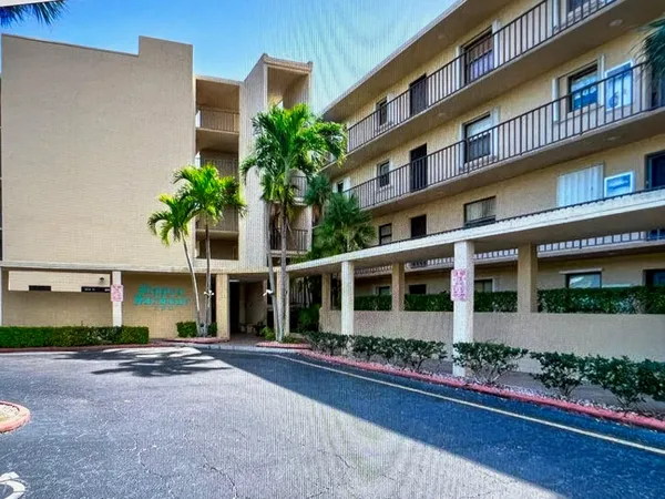 $2,000 | 890 North Federal Highway, Unit 102, Lantana, FL 33462