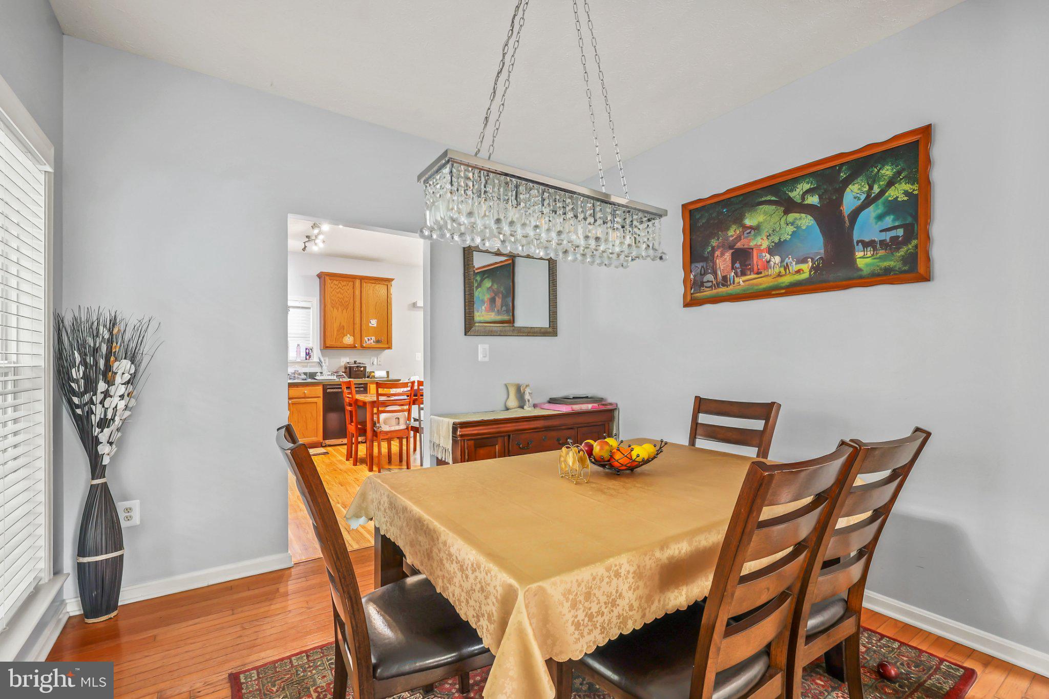 209 Estate Drive Ruther Glen, VA 22546 - Photo 4 of 53 Elegant dining space with artistic flair.