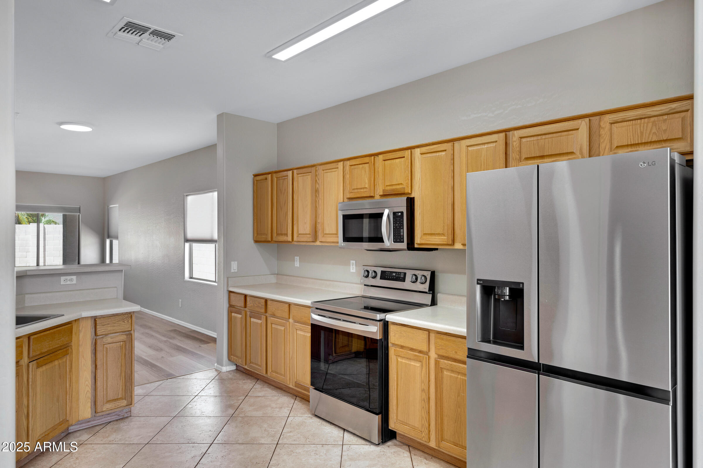 16188 West Hearn Road Surprise, AZ 85379 - Photo 11 of 27 16188 W Hearn Rd-12