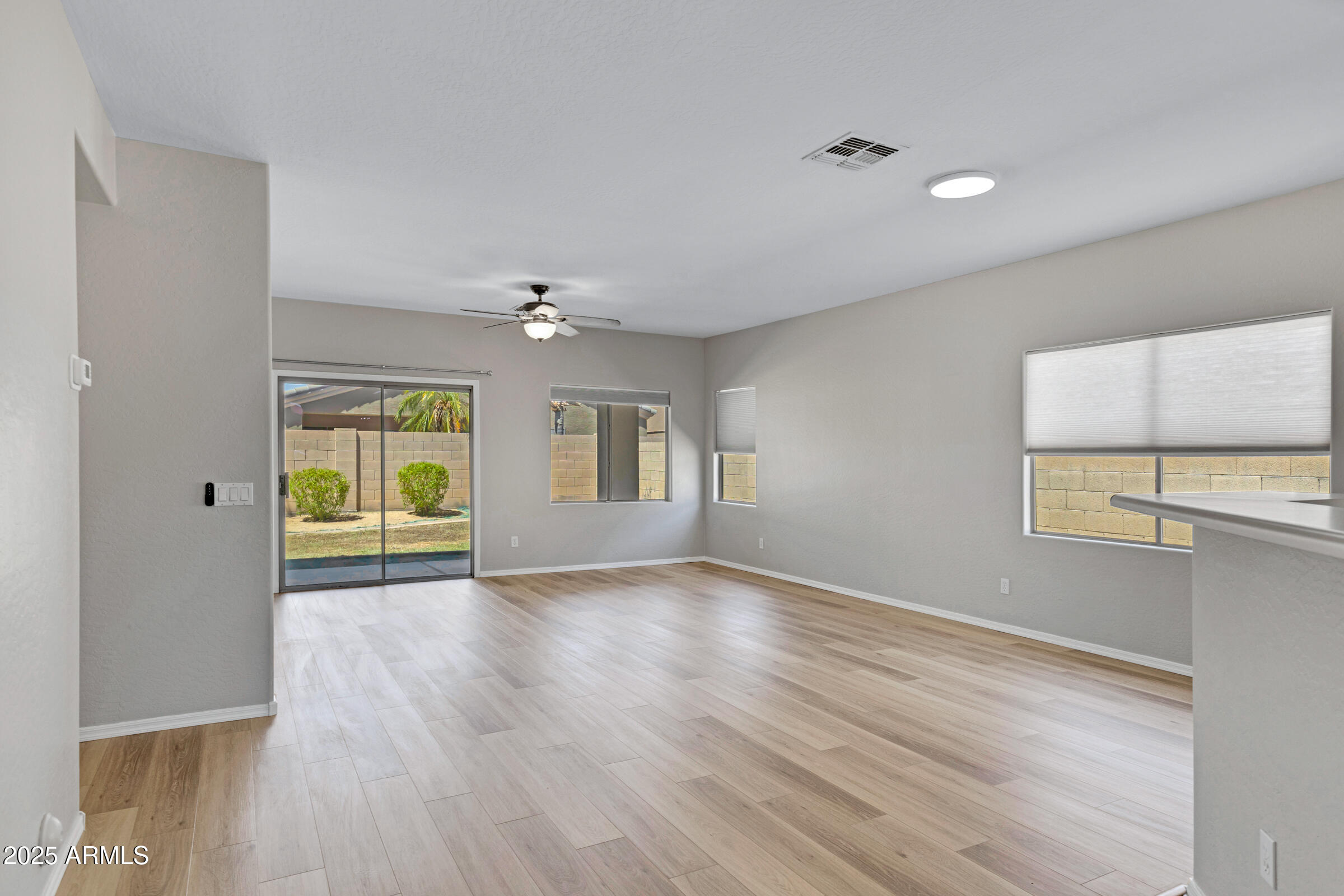 16188 West Hearn Road Surprise, AZ 85379 - Photo 6 of 27 16188 W Hearn Rd-6