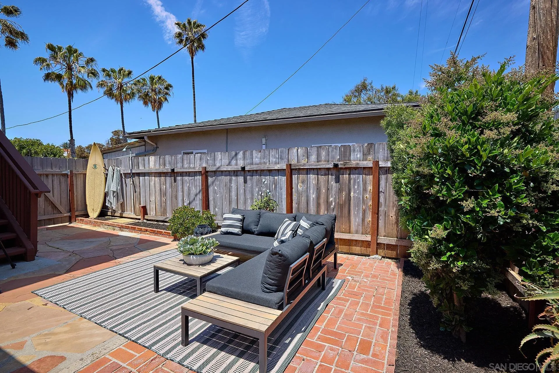 211 La Mesa Avenue Encinitas, CA 92024 - Photo 31 of 53 a view of a two chairs in the patio