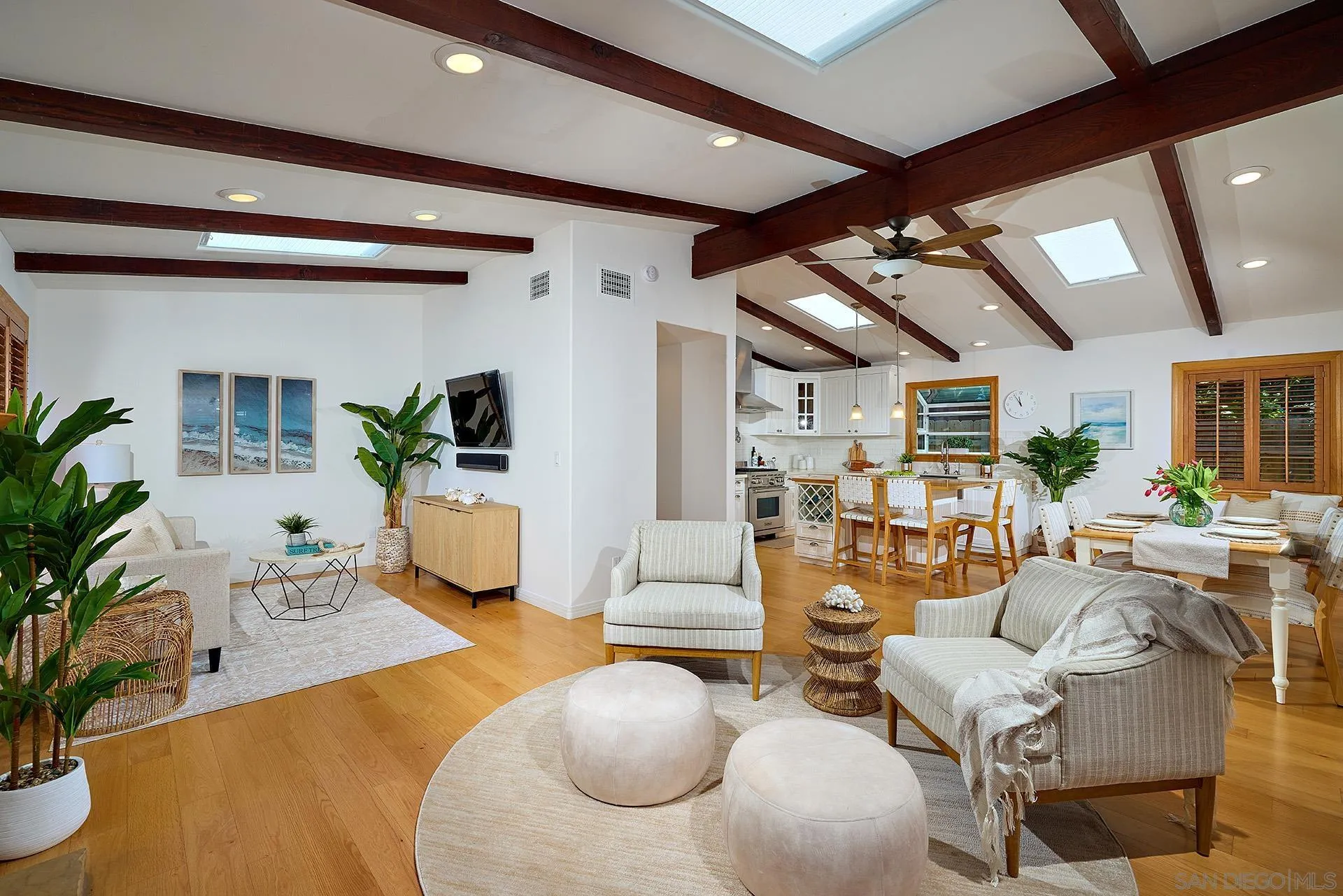 211 La Mesa Avenue Encinitas, CA 92024 - Photo 8 of 53 a living room with patio furniture and a potted plant