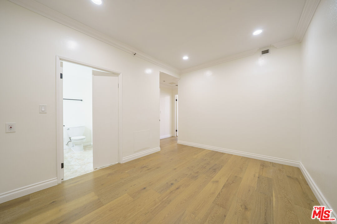 600 West 9th Street, Unit 1502 Los Angeles, CA 90015 - Photo 21 of 37 an empty room with wooden floor and windows