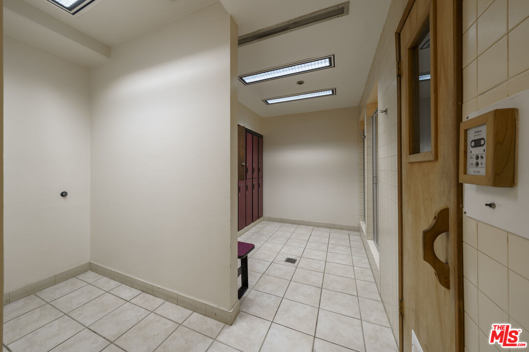 600 West 9th Street, Unit 1502 Los Angeles, CA 90015 - Photo 29 of 37 a view of an empty room