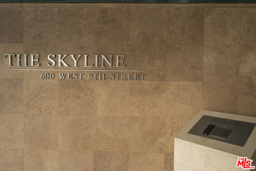 600 West 9th Street, Unit 1502 Los Angeles, CA 90015 - Photo 3 of 37 a close up of a wall